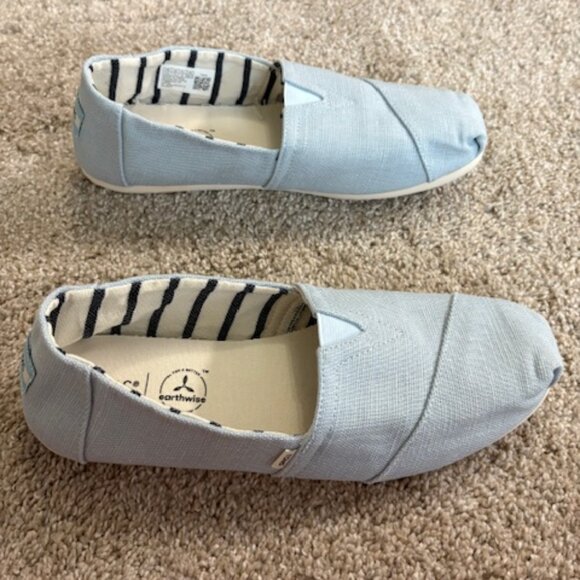 WOMEN TOMS BABY BLUE SLIP ON SHOES. SZ. 9-1/2 - Picture 2 of 4